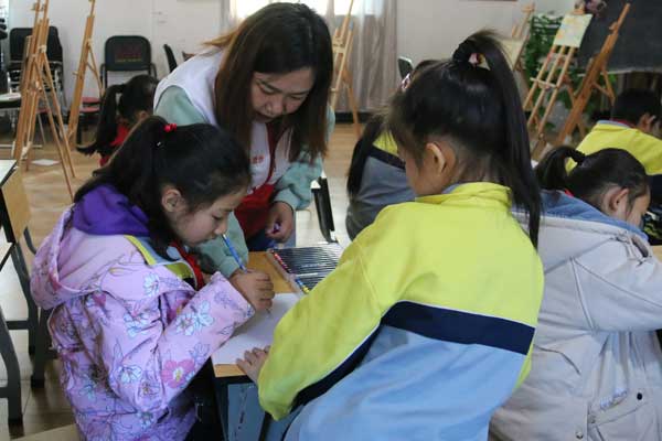 西盟 舞蹈辅导志愿服务点亮群众文化生活