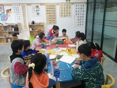 盐都区潘黄街道旭日社区“复兴少年宫” 以美术辅导服务点亮儿童多彩梦想